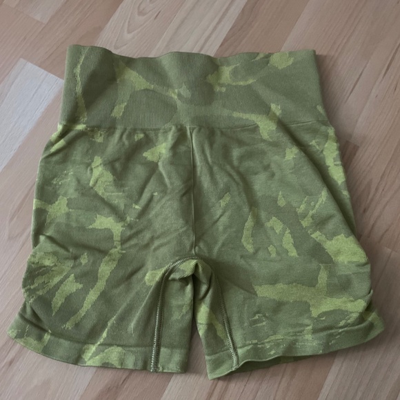 Gymshark Adapt Camo Seamless Shorts - Picture 3 of 4
